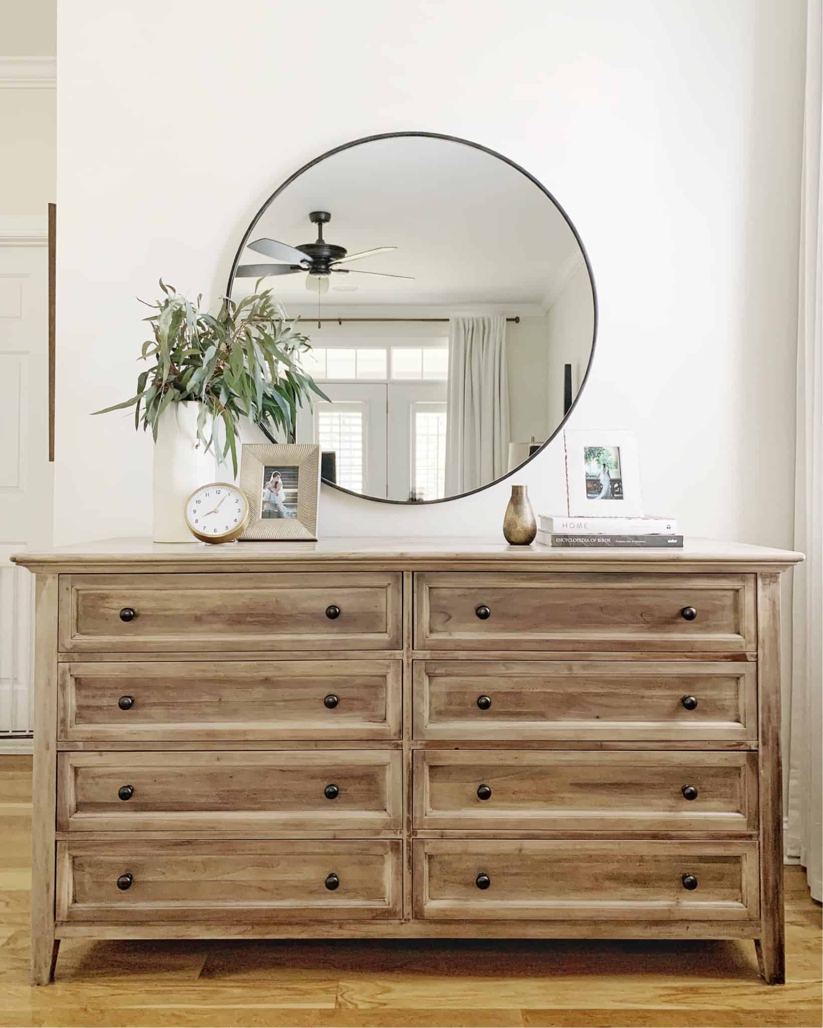 How to strip and bleach furniture to obtain a raw wood finish. This tutorial transforms stained and painted furniture into natural wood furniture and gives them a new look. #refinishingfurniture #refinishedfurniture #citristrip #naturalfinish #rawwood #bleachingfurniture