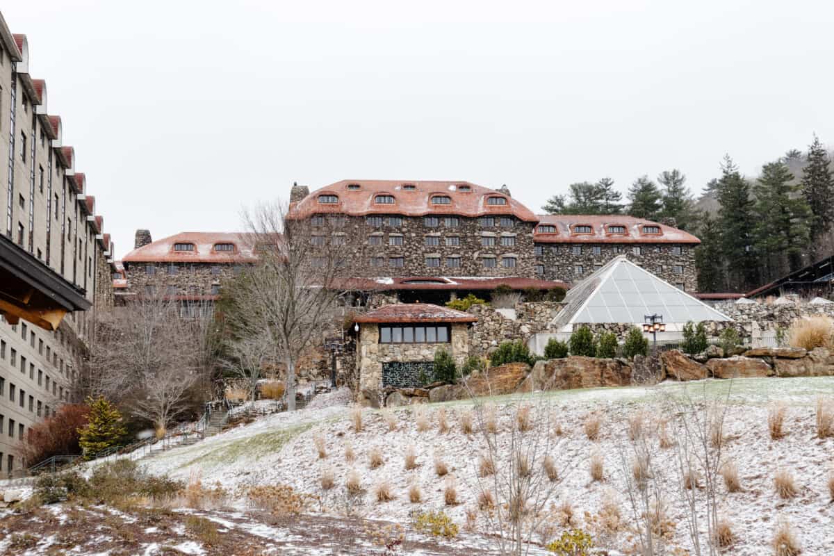 The Grove Park Inn at Christmas for the National Gingerbread Competition, located in Asheville, NC, is a gorgeous Christmas getaway. #groveparkinn #nationalgingerbreadcompetition #gingerbread #giantgingerbreakhouse #asheville #northcarolina #visitasheville #ashevillehotels #ashevilleresort #mountainvacation