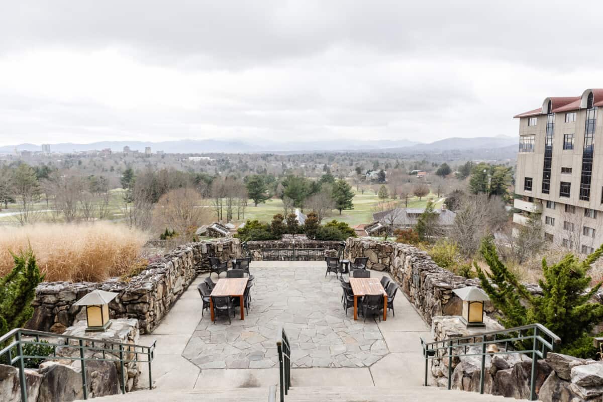 Gorgeous views of the grounds of the Omni Grove Park Inn in Asheville NC #groveparkinn #nationalgingerbreadcompetition #gingerbread #giantgingerbreakhouse #asheville #northcarolina #visitasheville #ashevillehotels #ashevilleresort #mountainvacation